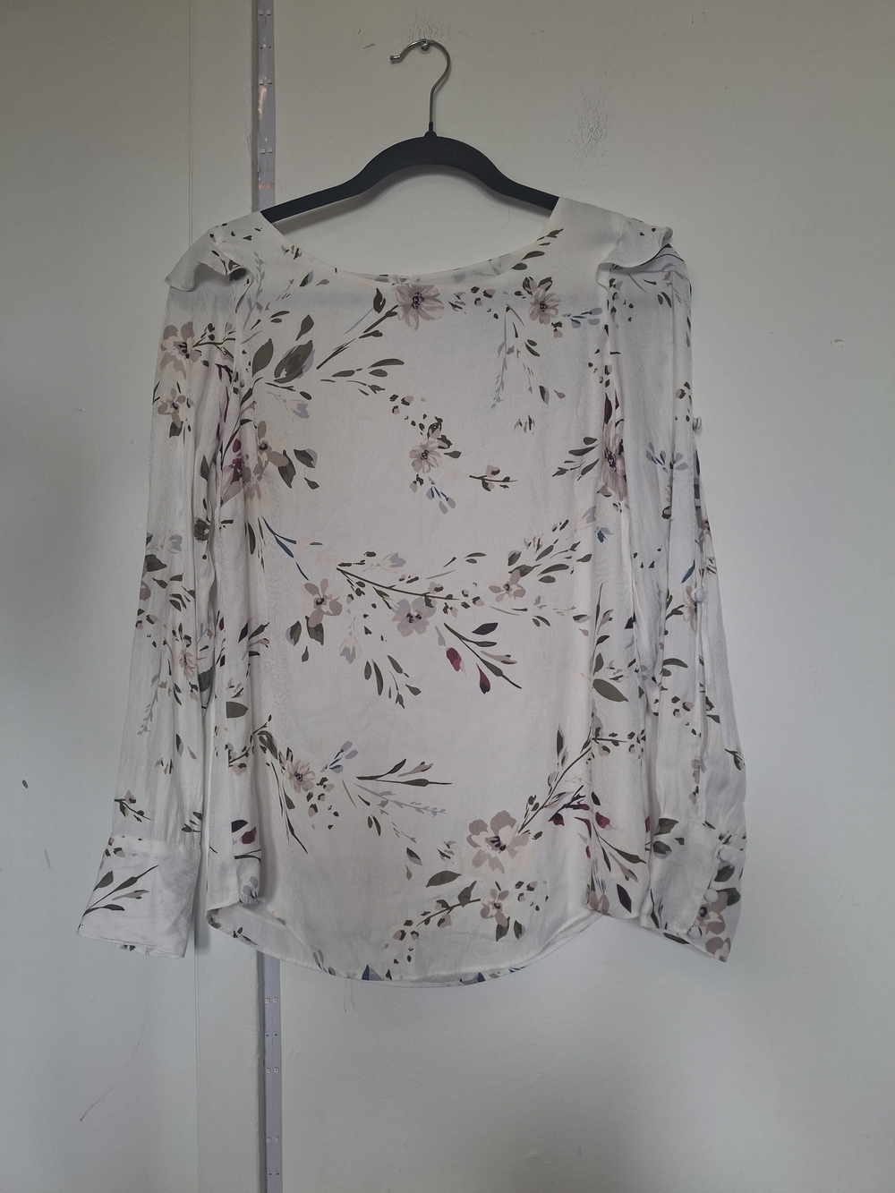 White House Black Market White Floral Long-Sleeve Scoop Neck Blouse